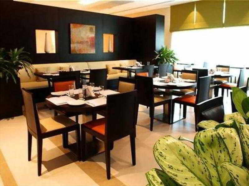 Holiday Inn Express Dubai Safa Park By Ihg Exteriér fotografie